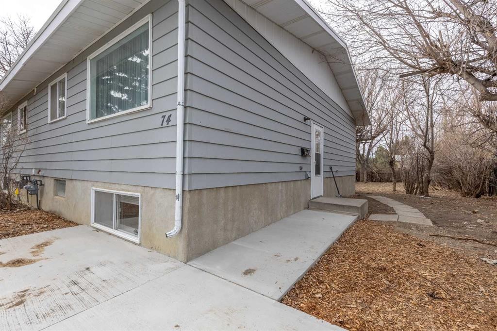 74 Carleton Place West, Lethbridge, AB - Outdoor With Exterior