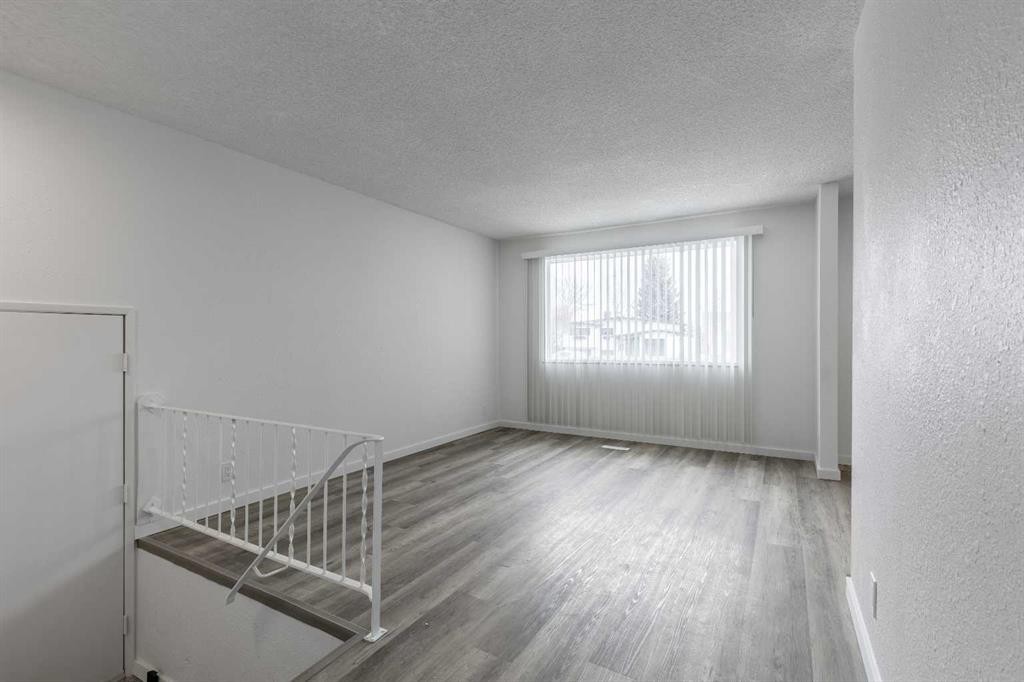 74 Carleton Place West, Lethbridge, AB - Indoor Photo Showing Other Room