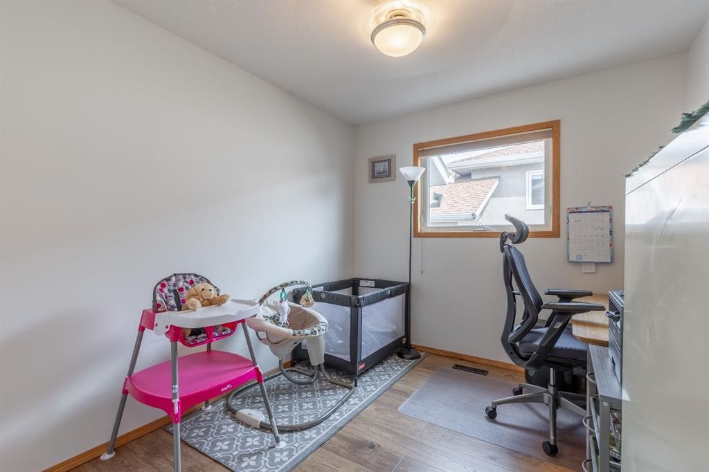 389 Kodiak Boulevard North, Lethbridge, AB - Indoor Photo Showing Office