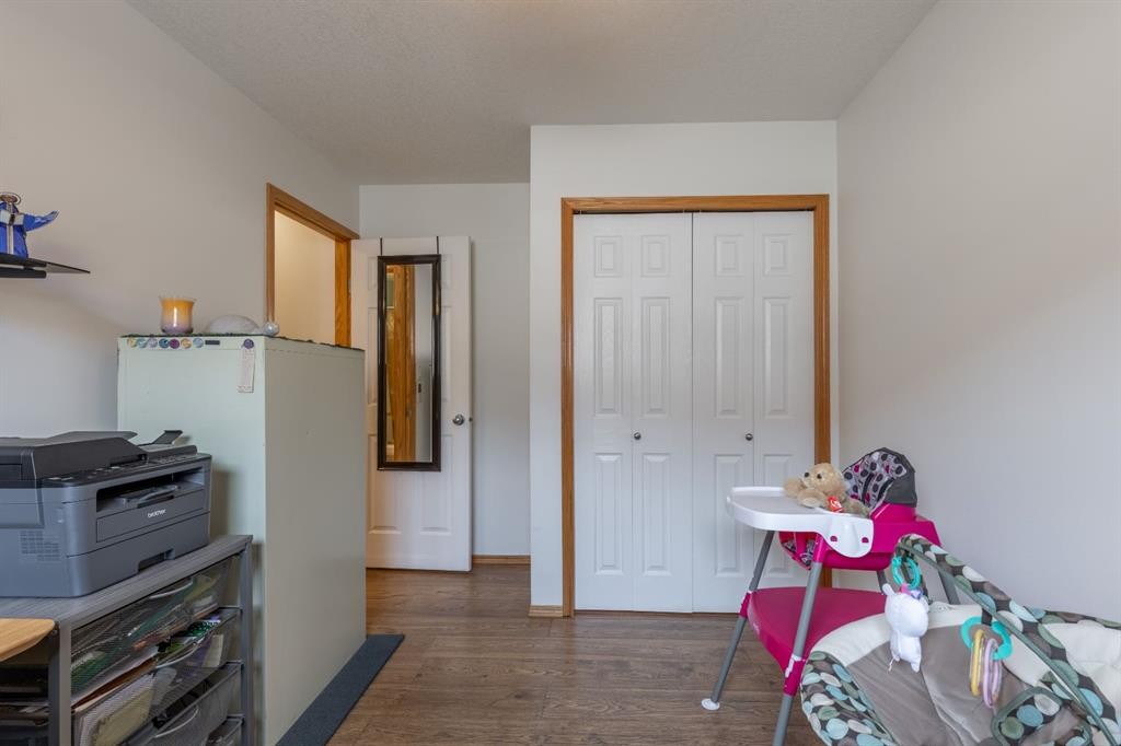 389 Kodiak Boulevard North, Lethbridge, AB - Indoor