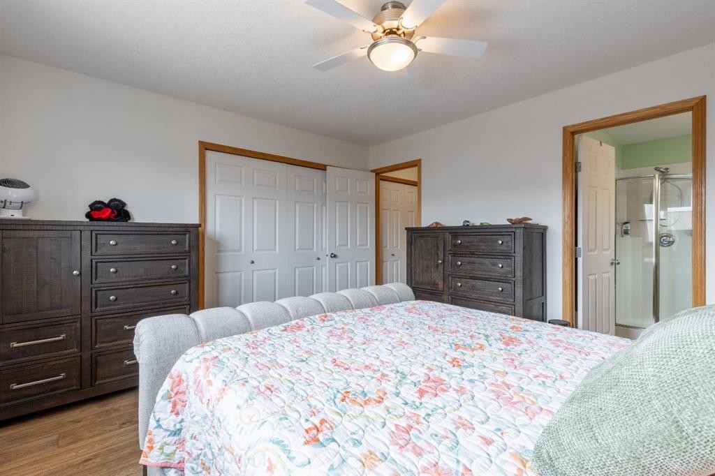 389 Kodiak Boulevard North, Lethbridge, AB - Indoor Photo Showing Bedroom