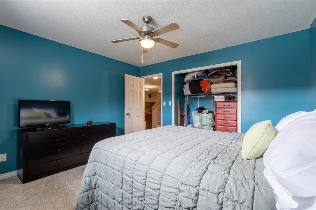 389 Kodiak Boulevard North, Lethbridge, AB - Indoor Photo Showing Bedroom