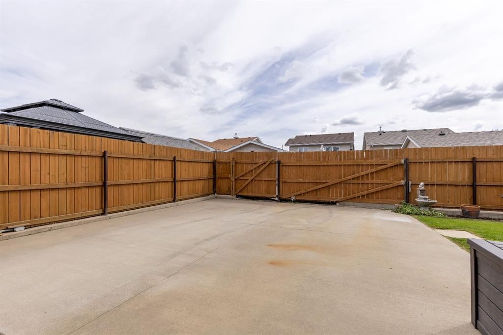 389 Kodiak Boulevard North, Lethbridge, AB - Outdoor