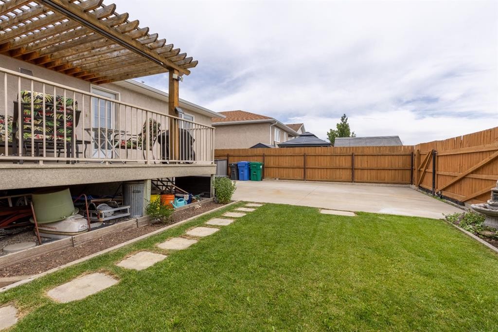 389 Kodiak Boulevard North, Lethbridge, AB - Outdoor With Deck Patio Veranda