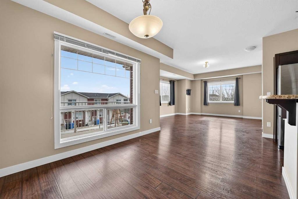 1-197 Silkstone Road West, Lethbridge, AB - Indoor Photo Showing Other Room