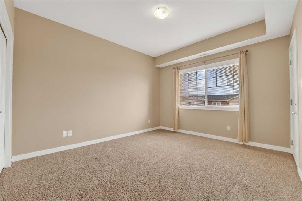 1-197 Silkstone Road West, Lethbridge, AB - Indoor Photo Showing Other Room