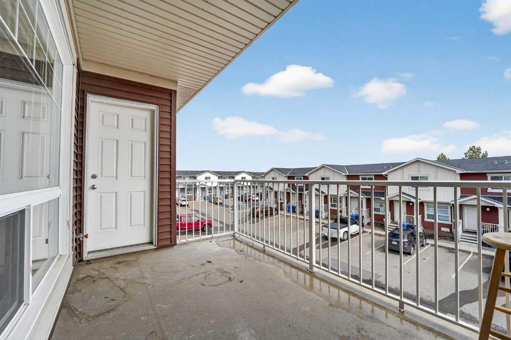 1-197 Silkstone Road West, Lethbridge, AB - Outdoor With Balcony With Exterior