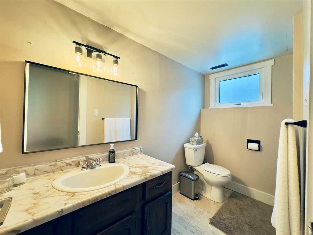 2802 77 Street, Coleman, AB - Indoor Photo Showing Bathroom