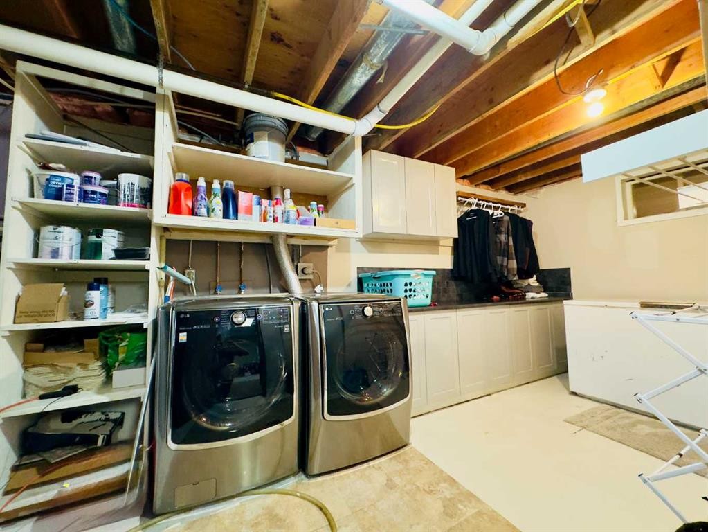 2802 77 Street, Coleman, AB - Indoor Photo Showing Laundry Room