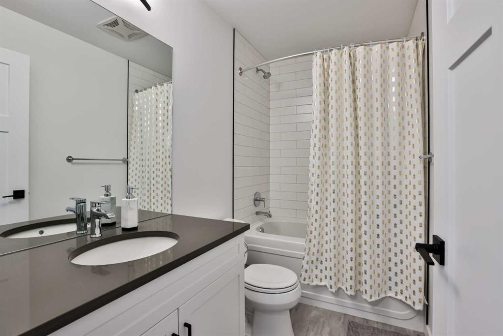 56 Greywolf Road North, Lethbridge, AB - Indoor Photo Showing Bathroom