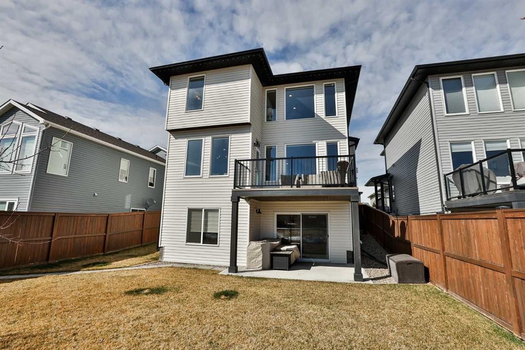 56 Greywolf Road North, Lethbridge, AB - Outdoor