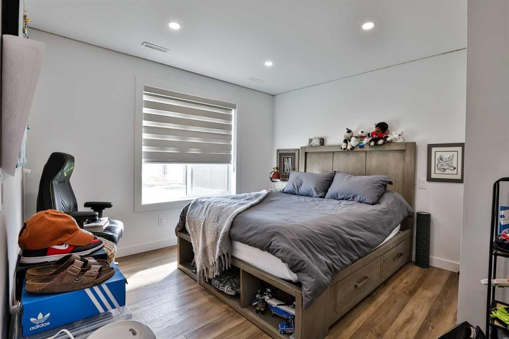 56 Greywolf Road North, Lethbridge, AB - Indoor Photo Showing Bedroom