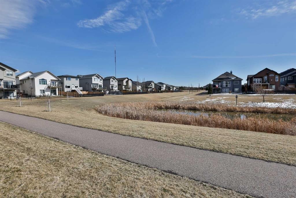 56 Greywolf Road North, Lethbridge, AB - Outdoor