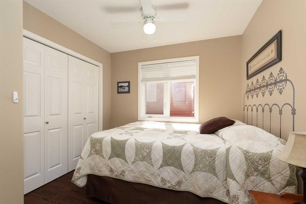 570 Edinburgh Road West, Lethbridge, AB - Indoor Photo Showing Bedroom