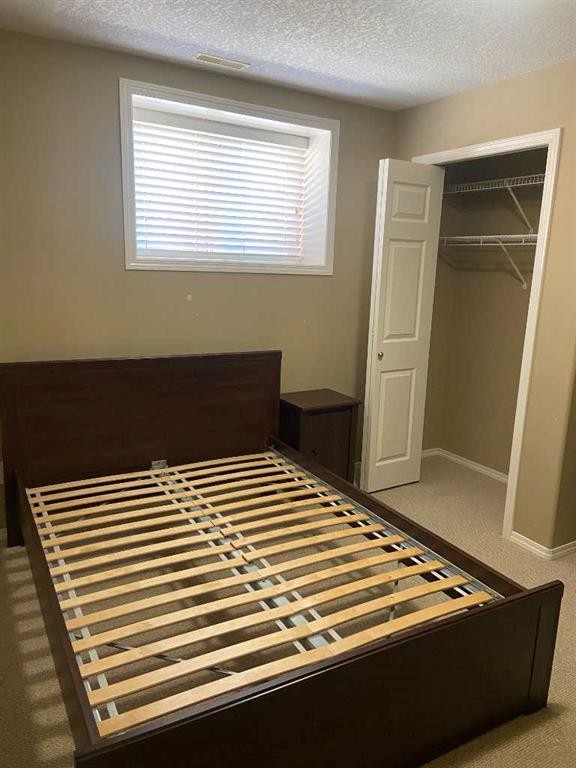 570 Edinburgh Road West, Lethbridge, AB - Indoor Photo Showing Bedroom
