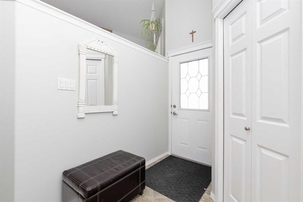 570 Edinburgh Road West, Lethbridge, AB - Indoor Photo Showing Other Room