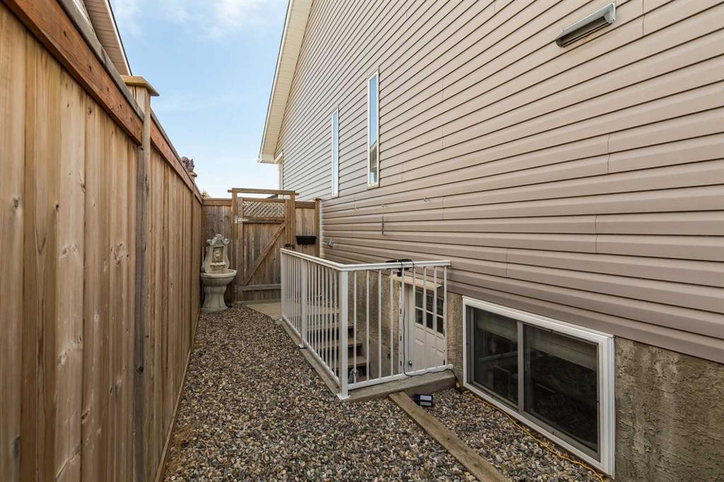 570 Edinburgh Road West, Lethbridge, AB - Photo Showing Other Room