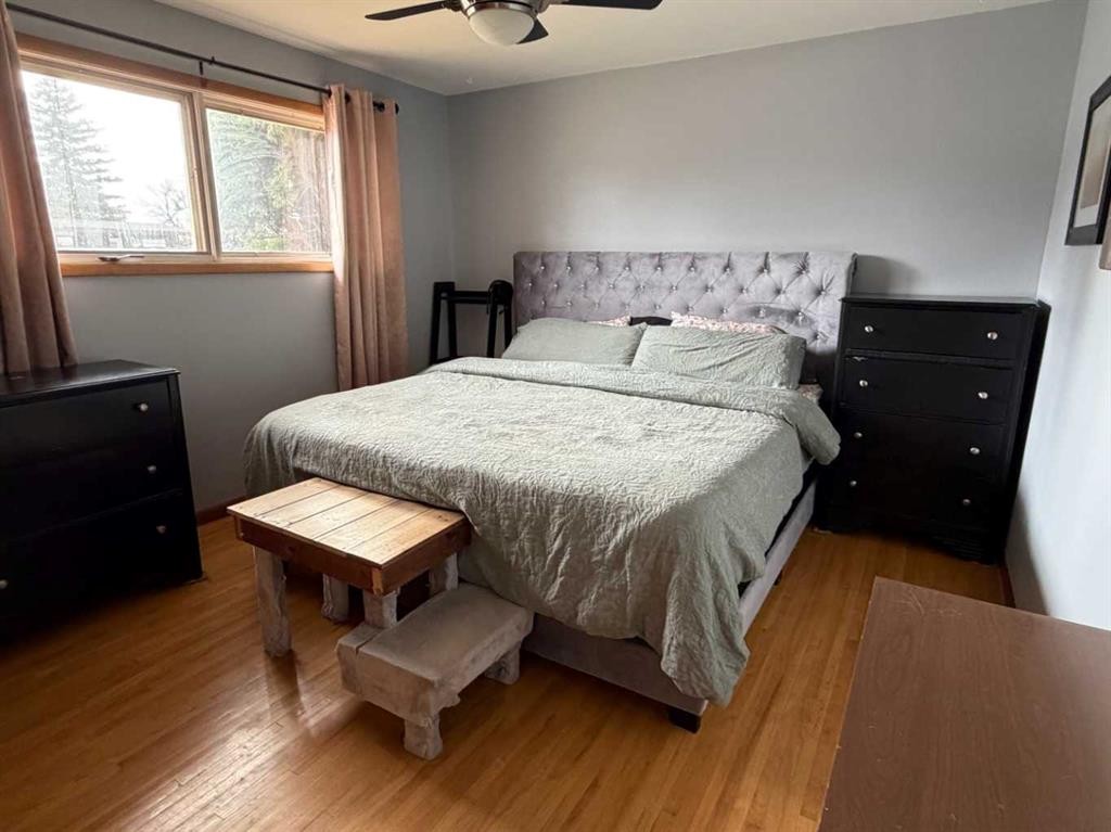 5212 51 Street, Taber, AB - Indoor Photo Showing Bedroom