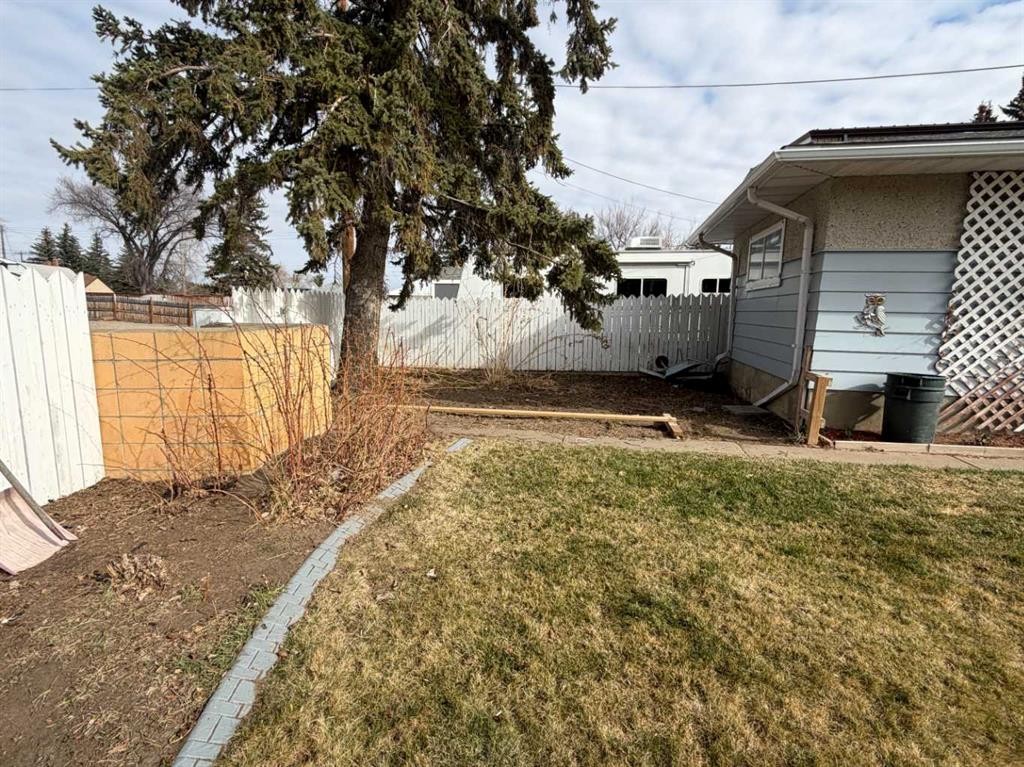 5212 51 Street, Taber, AB - Outdoor