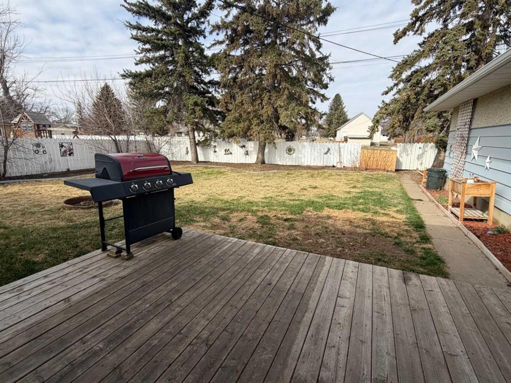 5212 51 Street, Taber, AB - Outdoor