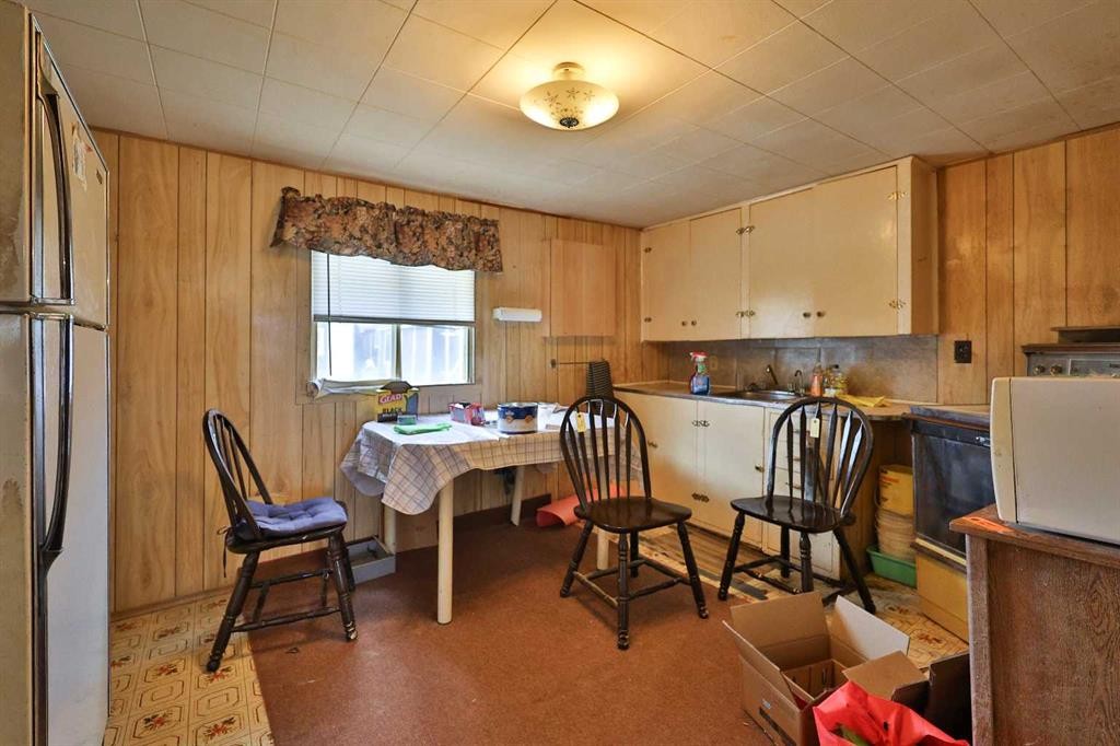 102 County Road, Warner, AB - Indoor Photo Showing Dining Room