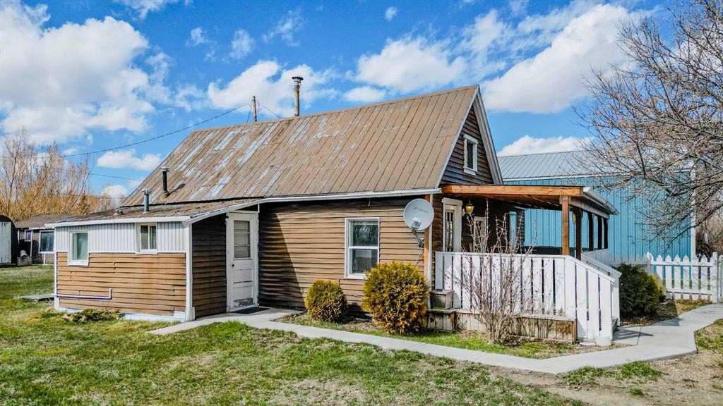 102 County Road, Warner, AB - Outdoor