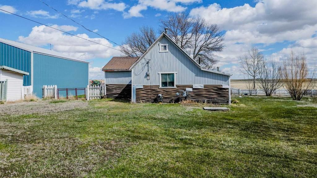 102 County Road, Warner, AB - Outdoor