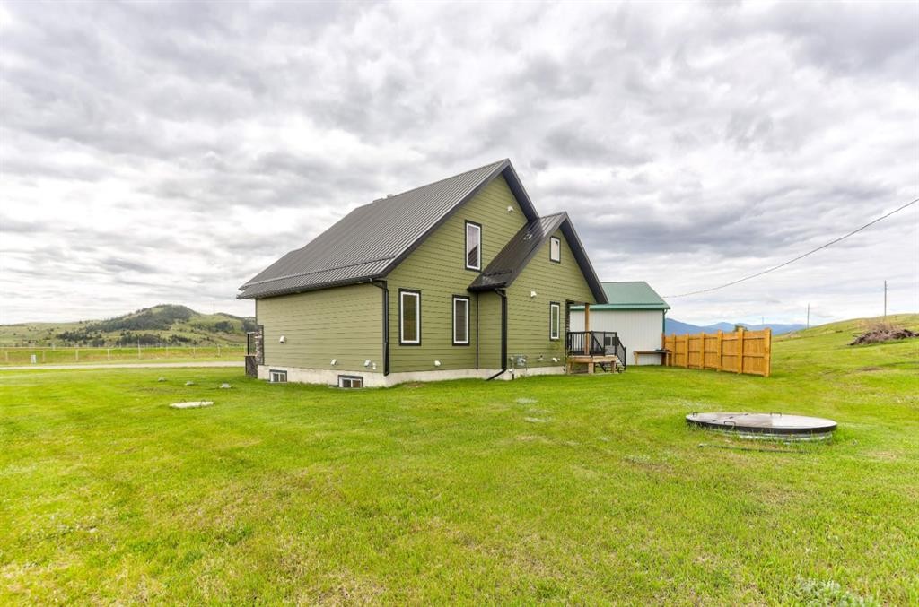 2222 Twp Rd 7-5, Lundbreck, AB - Outdoor