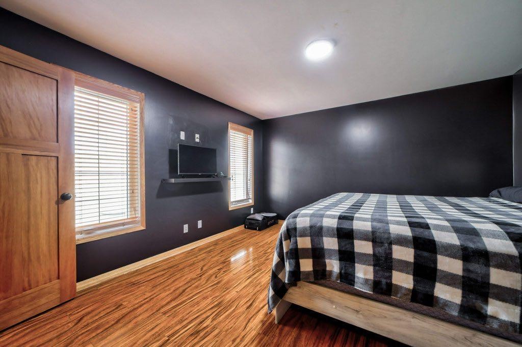 2222 Twp Rd 7-5, Lundbreck, AB - Indoor Photo Showing Bedroom