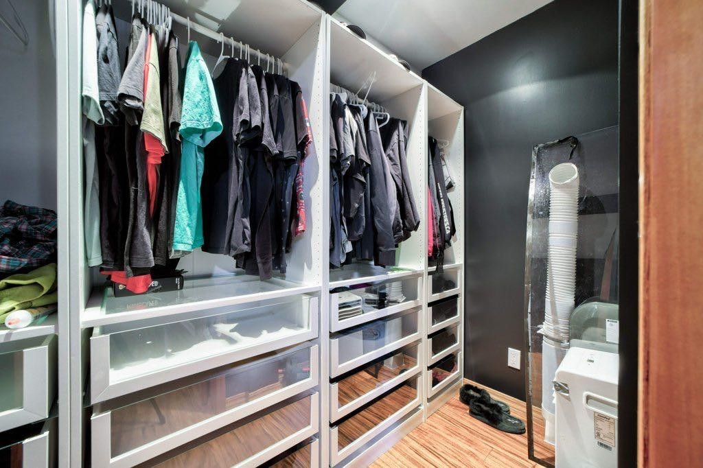 2222 Twp Rd 7-5, Lundbreck, AB - Indoor With Storage