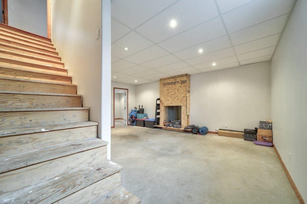 2222 Twp Rd 7-5, Lundbreck, AB - Indoor