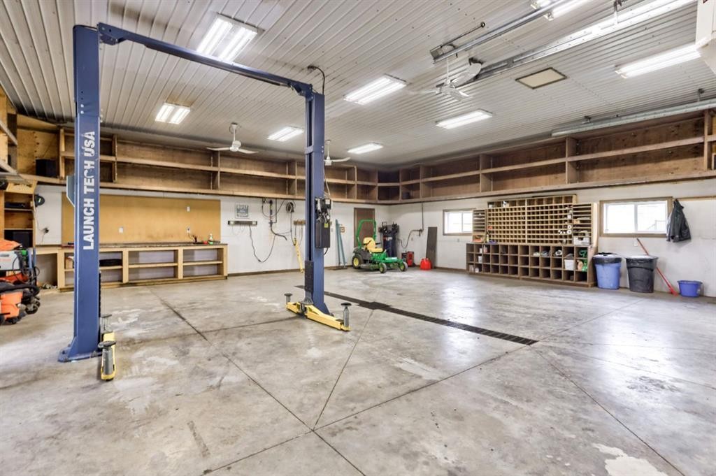 2222 Twp Rd 7-5, Lundbreck, AB - Indoor Photo Showing Garage