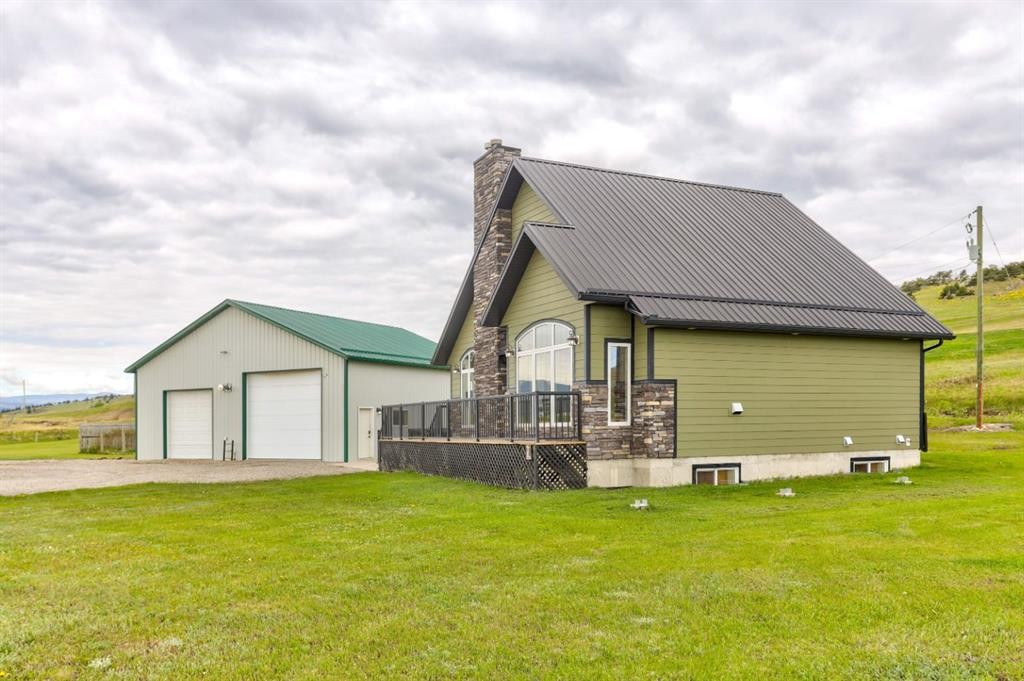 2222 Twp Rd 7-5, Lundbreck, AB - Outdoor With Deck Patio Veranda