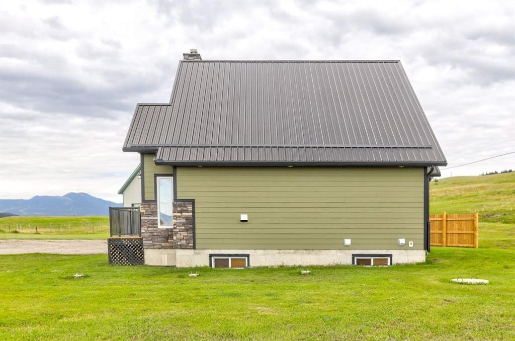 2222 Twp Rd 7-5, Lundbreck, AB - Outdoor