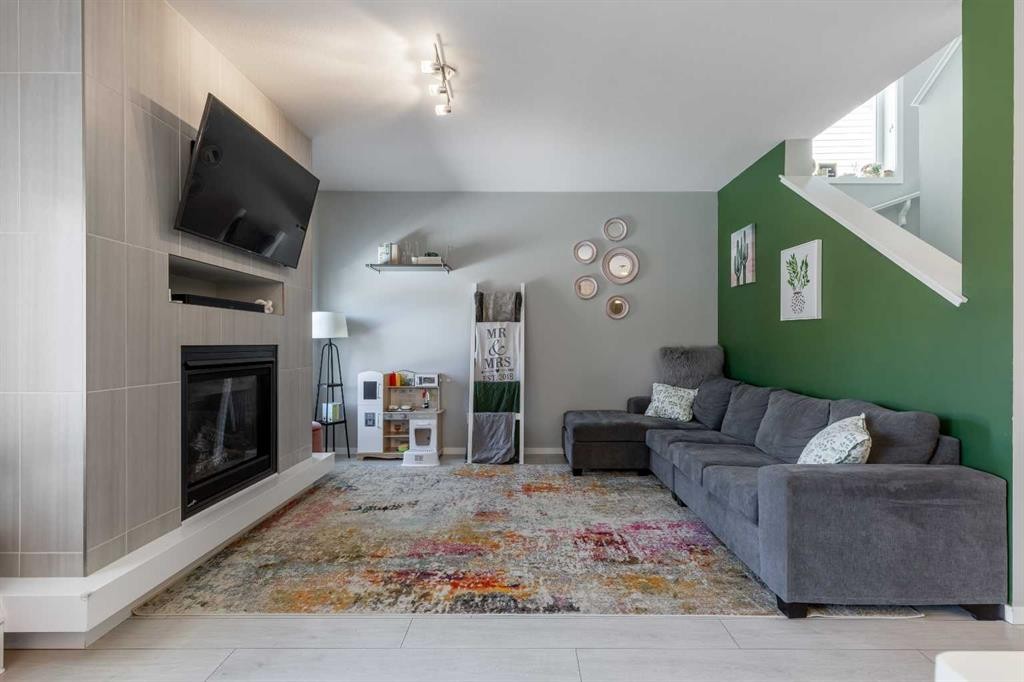 933 Pacific Way West, Lethbridge, AB - Indoor Photo Showing Living Room With Fireplace