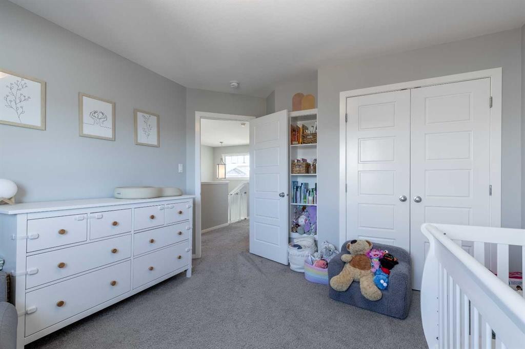 933 Pacific Way West, Lethbridge, AB - Indoor Photo Showing Bedroom