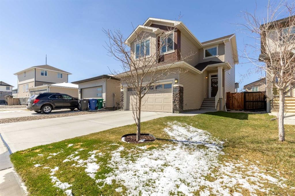 933 Pacific Way West, Lethbridge, AB - Outdoor With Facade