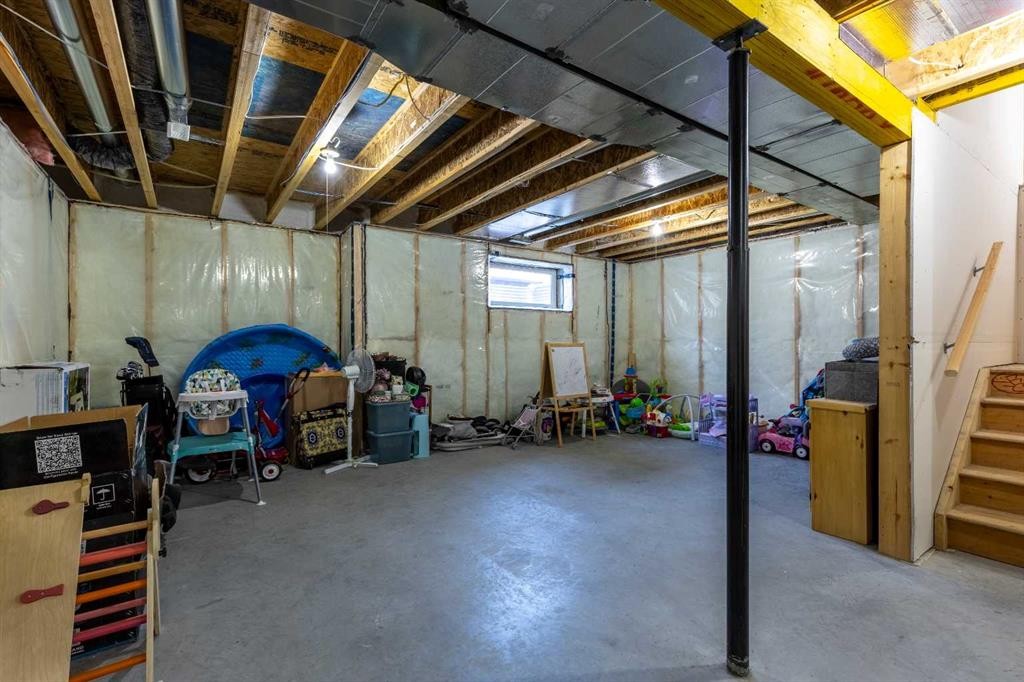 933 Pacific Way West, Lethbridge, AB - Indoor Photo Showing Basement