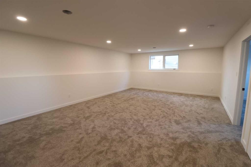 531 4 St, Vauxhall, AB - Indoor