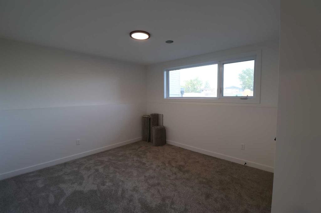 531 4 St, Vauxhall, AB - Indoor Photo Showing Other Room