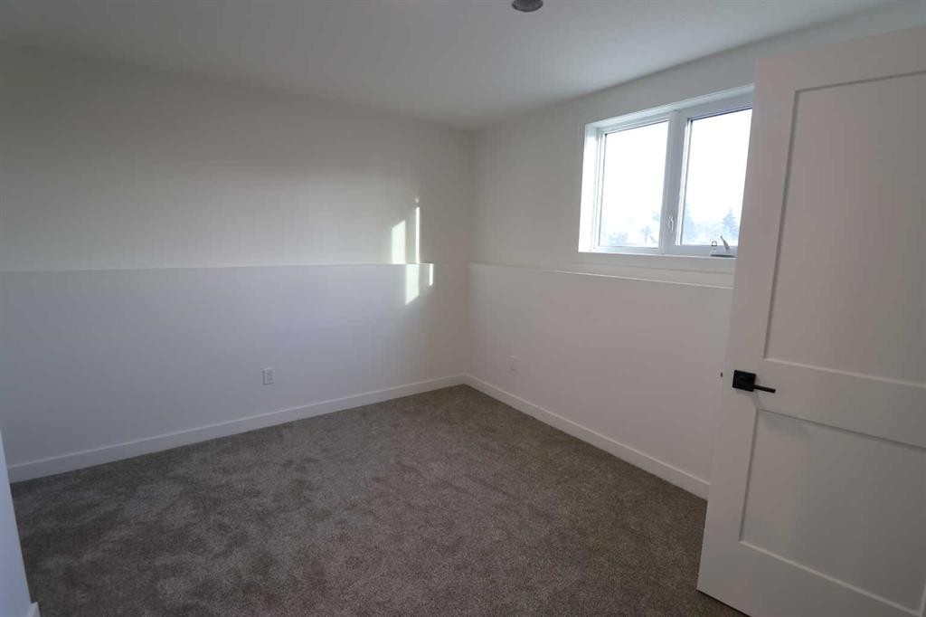 531 4 St, Vauxhall, AB - Indoor Photo Showing Other Room