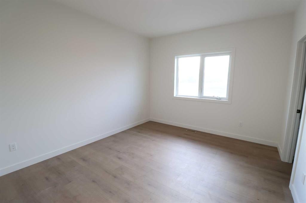 531 4 St, Vauxhall, AB - Indoor Photo Showing Other Room