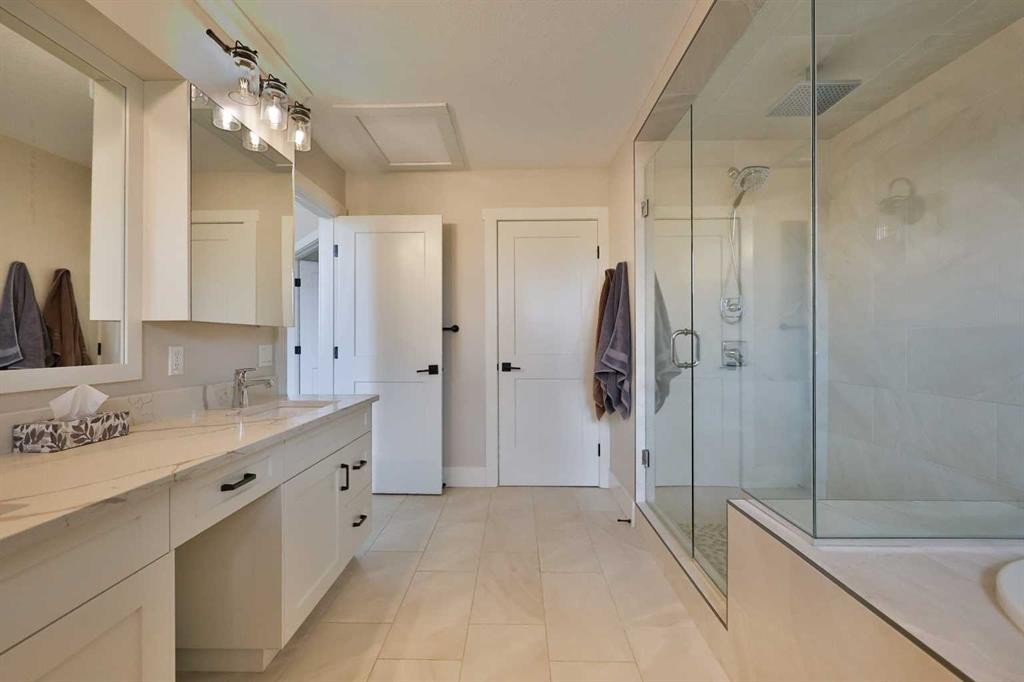 609 7 Avenue, Stirling, AB - Indoor Photo Showing Bathroom