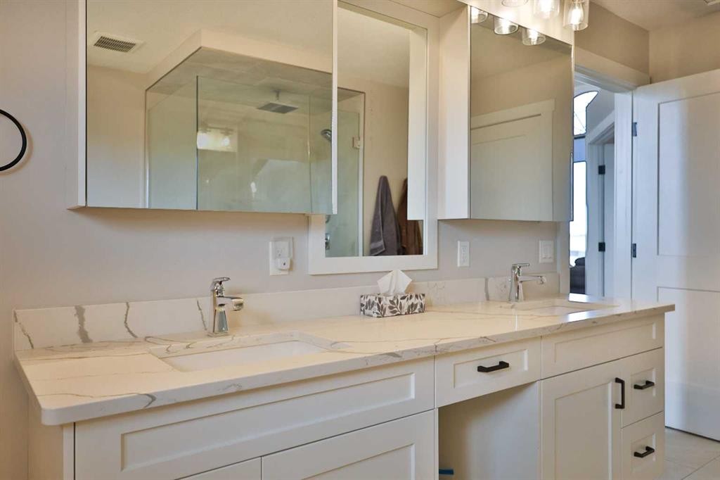 609 7 Avenue, Stirling, AB - Indoor Photo Showing Bathroom