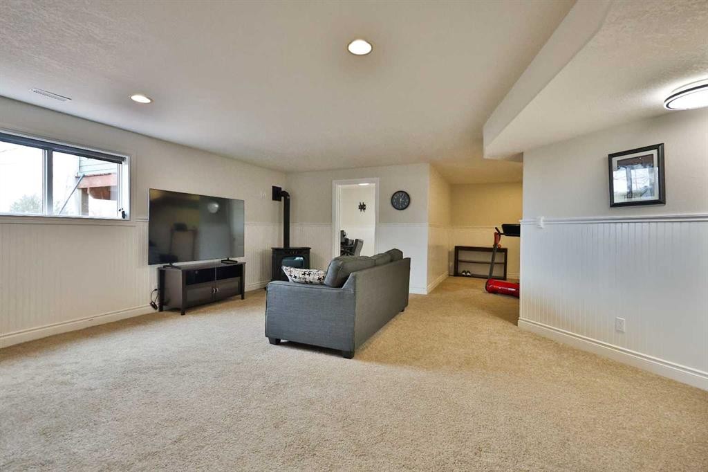 609 7 Avenue, Stirling, AB - Indoor