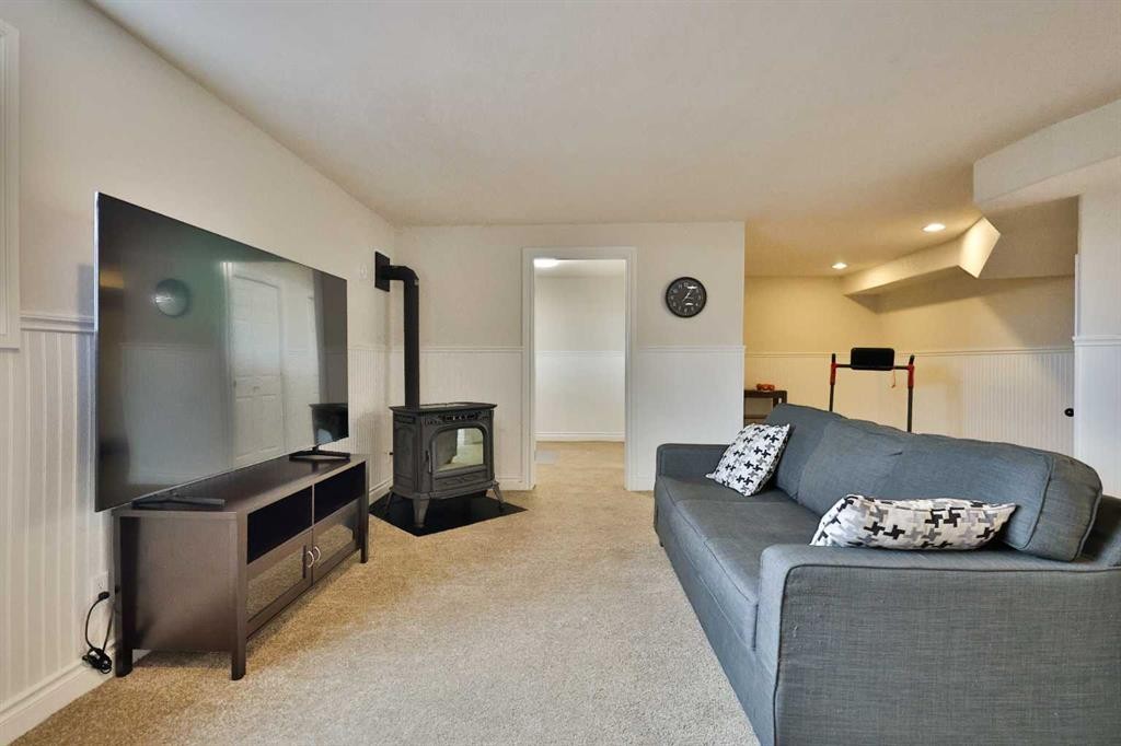 609 7 Avenue, Stirling, AB - Indoor