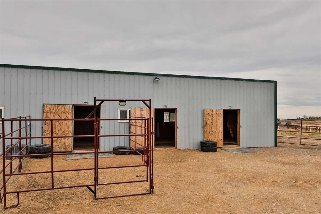 609 7 Avenue, Stirling, AB - Outdoor