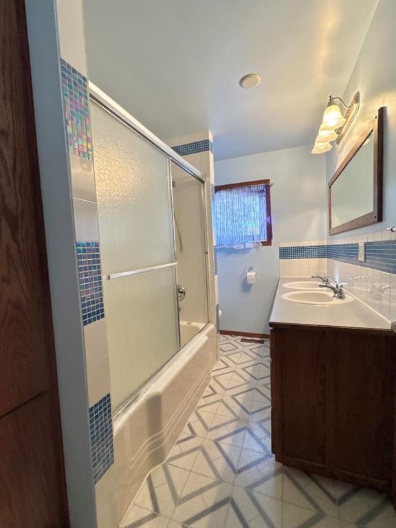 706 12 Street North, Lethbridge, AB - Indoor Photo Showing Bathroom