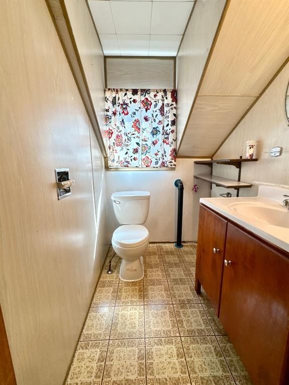 706 12 Street North, Lethbridge, AB - Indoor Photo Showing Bathroom