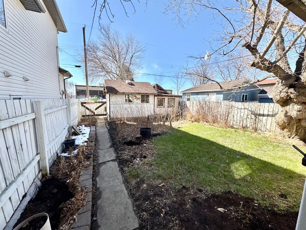 706 12 Street North, Lethbridge, AB - Outdoor